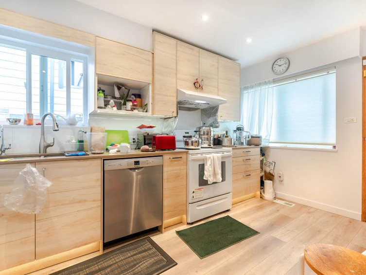 2852 East 23rd Avenue, Vancouver, BC, V5R 1B1 - 12