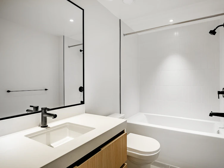 108-2235 E Broadway, Vancouver, BC, V5N 1W8 - 9