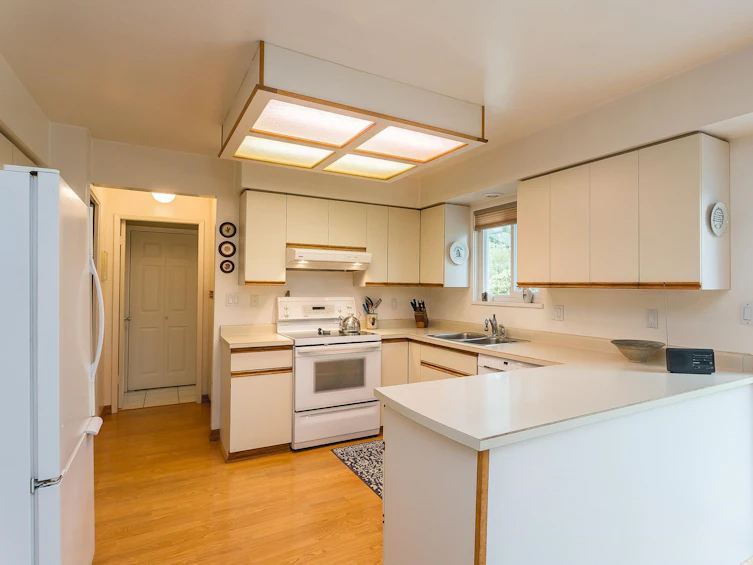 5835 Crescent Drive, Delta, BC, V4K 2E7 - 4
