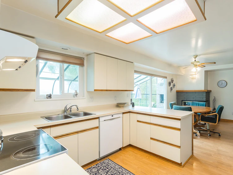 5835 Crescent Drive, Delta, BC, V4K 2E7 - 5