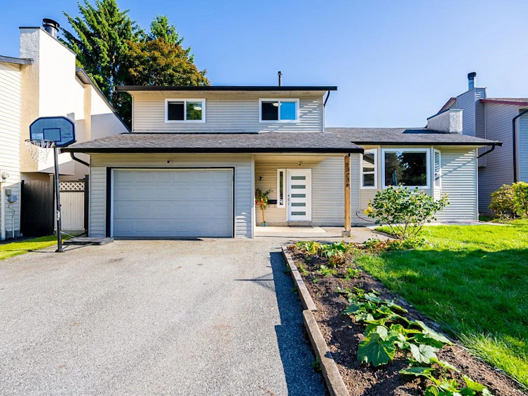 13236 66a Avenue, Surrey, BC, V3W 8E3