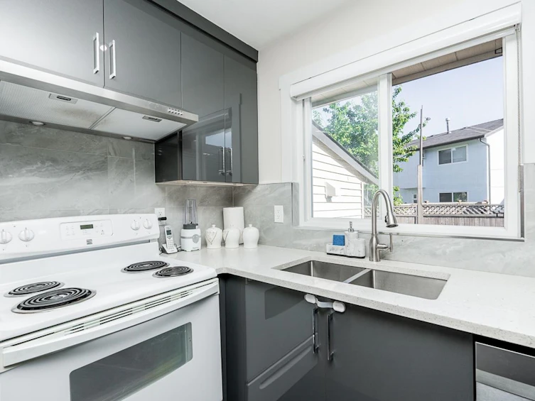 13236 66a Avenue, Surrey, BC, V3W 8E3 - 13