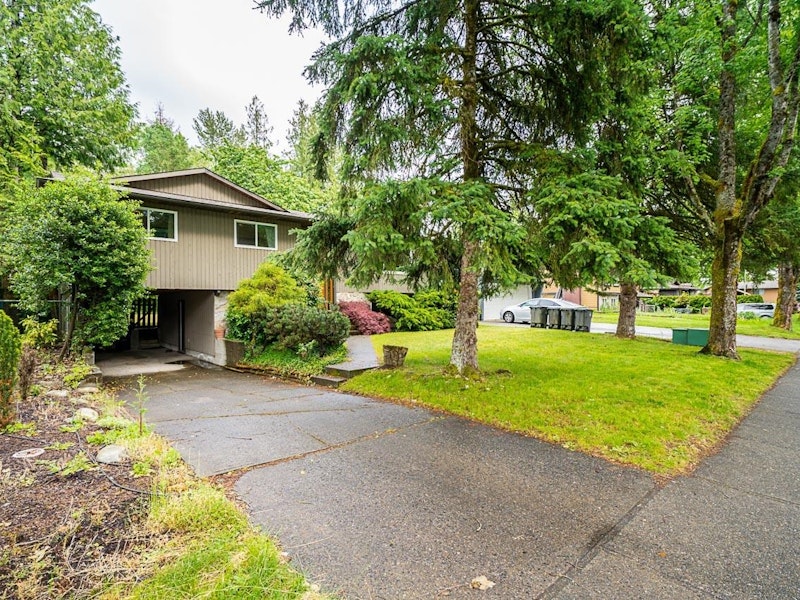 9296 149a Street, Surrey BC V3R 7B5