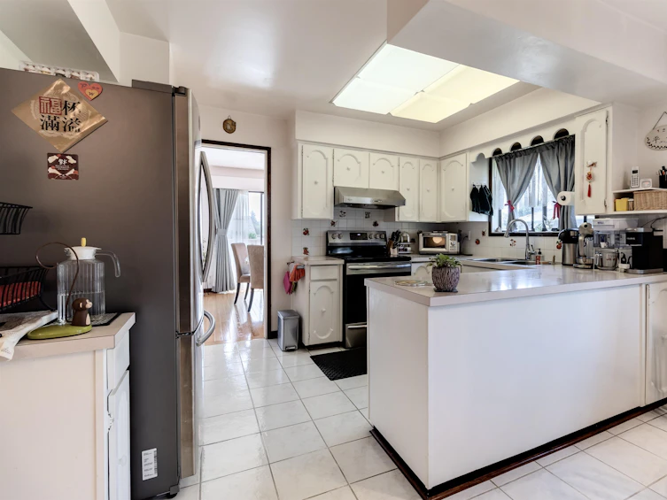 5532 Cedardale Court, Burnaby, BC, V5B 2B8 - 10
