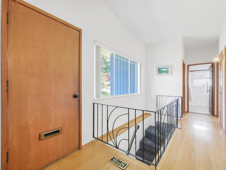 2224 Greylynn Crescent, North Vancouver, BC, V7J 2X8 - 4