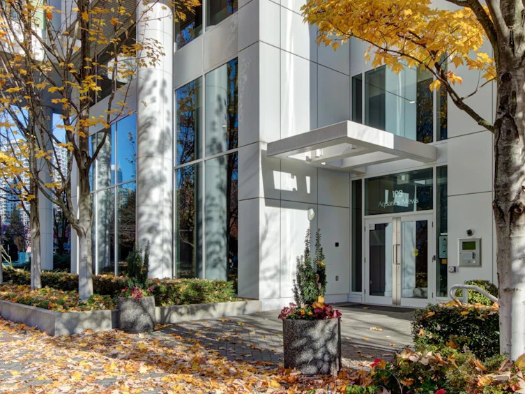 2705-193 Aquarius Mews, Vancouver, BC, V6Z 2Z2 - 3