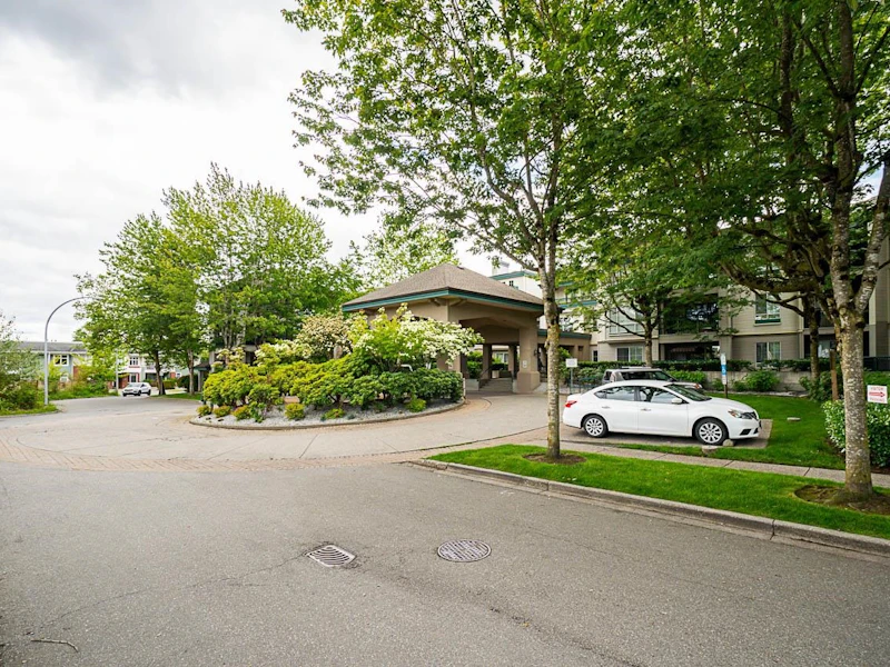 203 - 19528 Fraser Highway, Surrey BC V3S 8P4