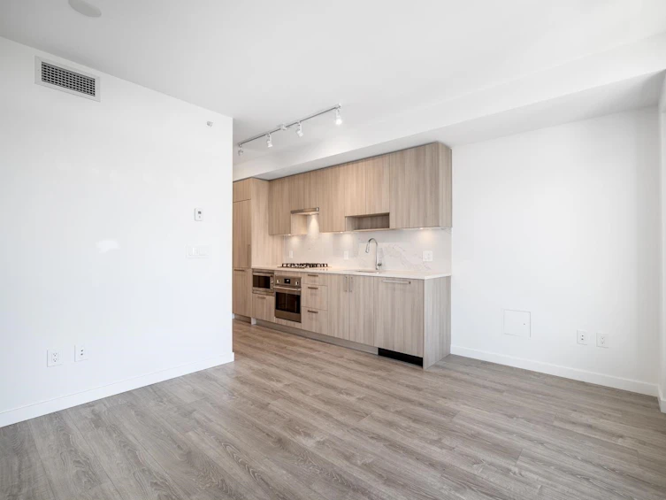 415-13350 Central, Surrey, BC, V3T 0S1 - 5