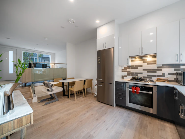 7893 French Street, Vancouver, BC, V6P 4V8 - 8