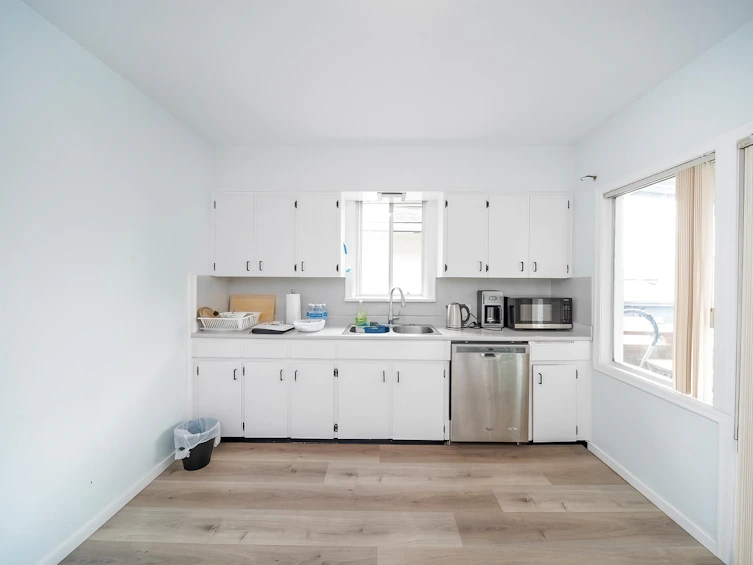 4230 Pender Street, Burnaby, BC, V5C 2M3 - 9
