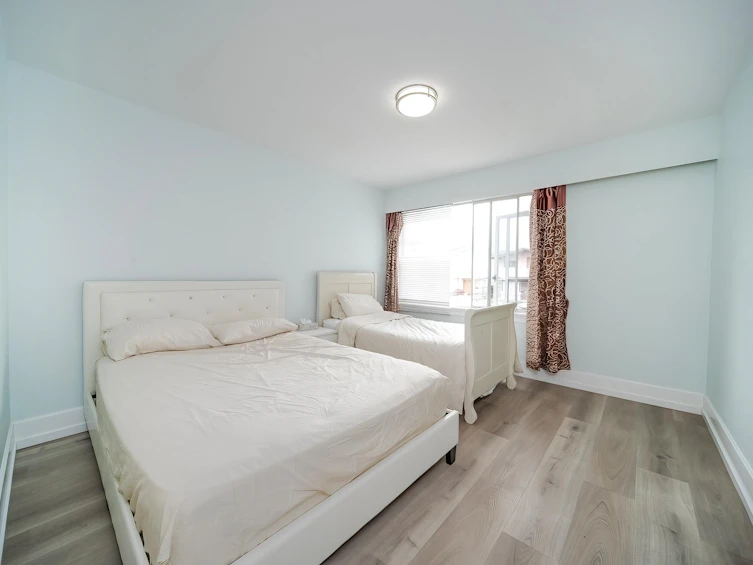 4230 Pender Street, Burnaby, BC, V5C 2M3 - 12