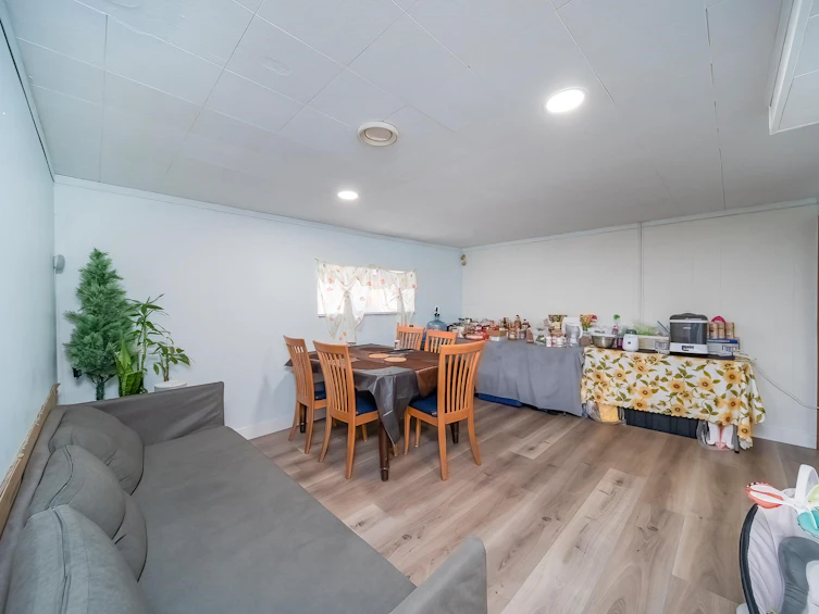 4230 Pender Street, Burnaby, BC, V5C 2M3 - 18