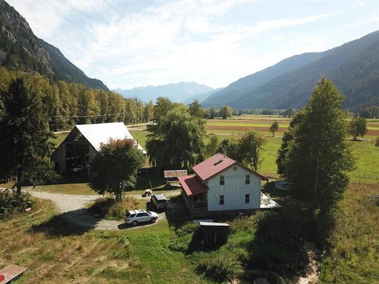 8687 Pemberton Meadows Road, Pemberton, BC, V0N 2L2 - 4