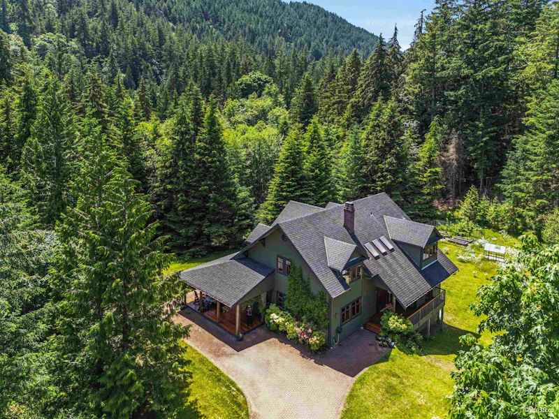 750 Cates Hill Road, Bowen Island BC V0N 1G2