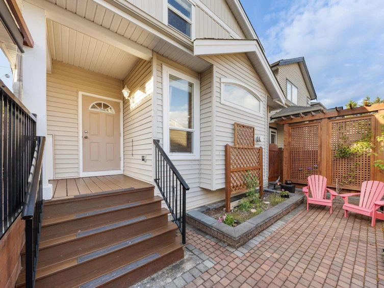 15752 23b Avenue, Surrey, BC, V4A 9Y4 - 23
