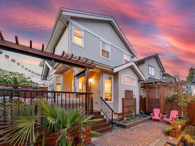 15752 23b Avenue, Surrey, BC, V4A 9Y4