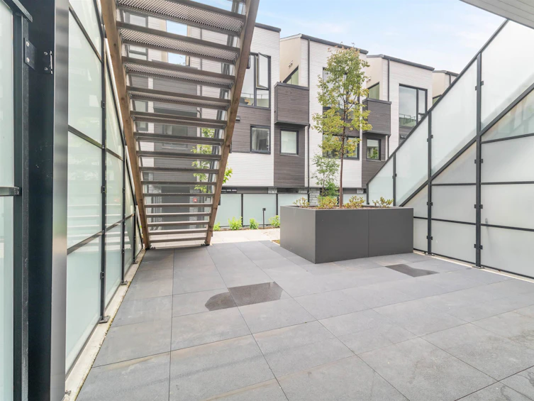 121-650 East 2nd Street, North Vancouver, BC, V7L 1E3 - 2