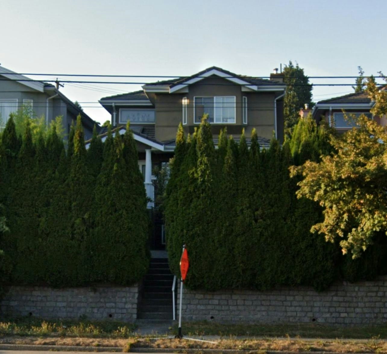 2945 E Broadway, Vancouver, BC, V5M 1Z2