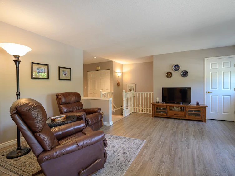 255-13888 70, Surrey, BC, V3W 0R8 - 4