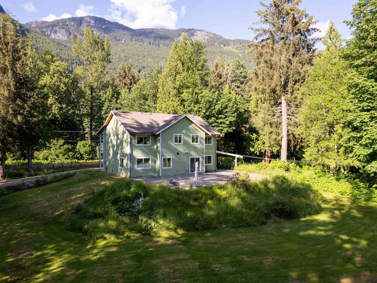 14605 Squamish Valley Road, Squamish, BC, V0N 1H0 - 40