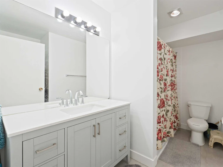 106-32870 George Ferguson, Abbotsford, BC, V2S 7K1 - 32
