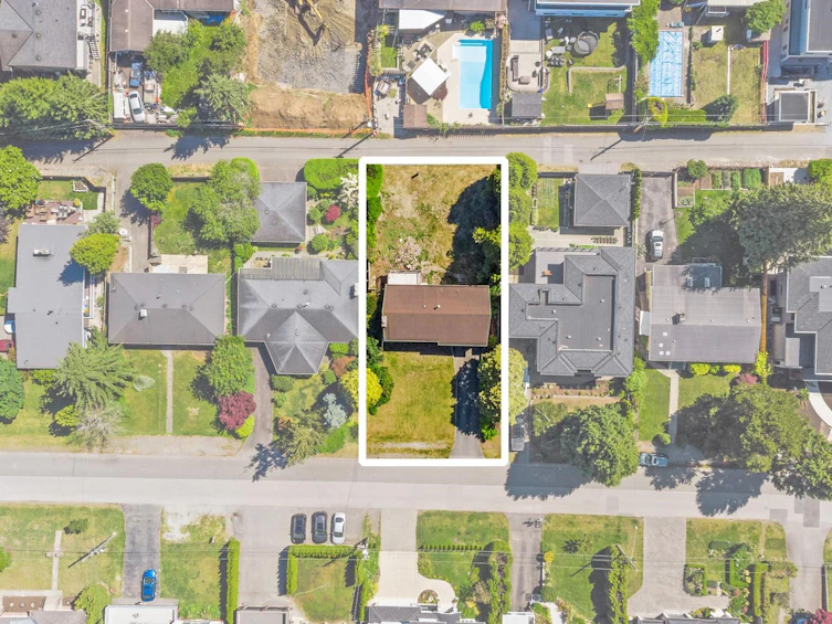 13850 Blackburn Avenue, Surrey, BC, V4B 2Y8 - 2