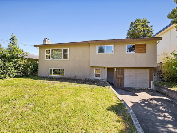 13850 Blackburn Avenue, Surrey, BC, V4B 2Y8 - 9