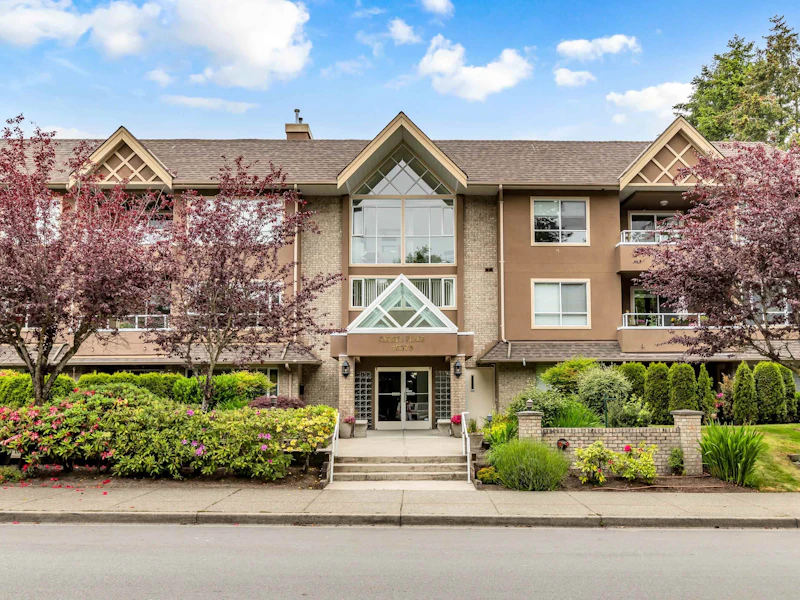 207 - 15375 17th Avenue, Surrey BC V4A 1T8