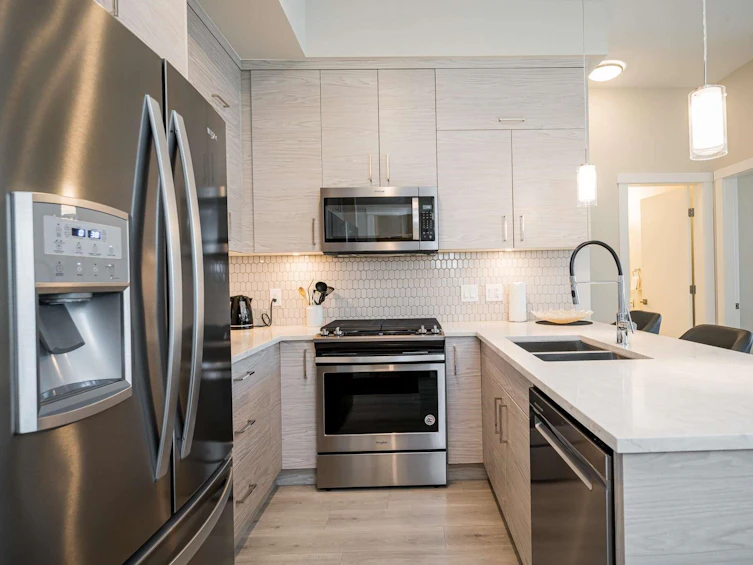 311-2120 Gladwin, Abbotsford, BC, V2S 0L7 - 2