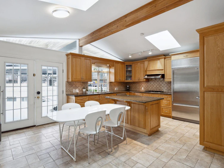 5465 Tye Court, Burnaby, BC, V5B 2J1 - 10
