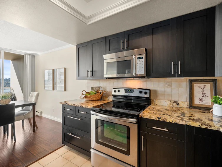 1101-1065 Quayside Drive, New Westminster, BC, V3M 1C5 - 11