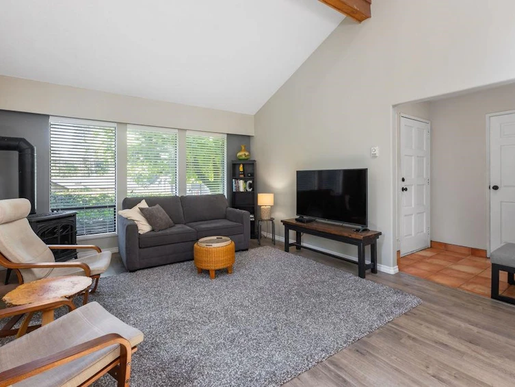 1058 Fircrest Road, Gibsons, BC, V0N 1V4 - 2