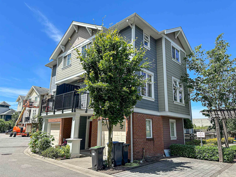 9-1135 Ewen Avenue, New Westminster, BC, V3M 5E3