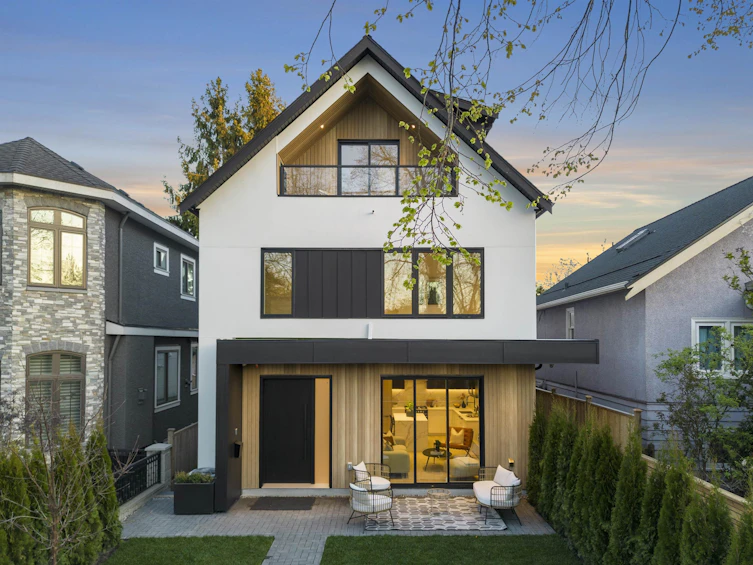 312 E 43 Avenue, Vancouver, BC, V5W 1T6 - 2
