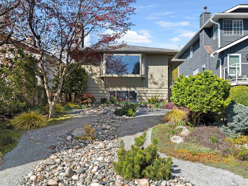 228 W 27th Street, North Vancouver BC V7N 2H2