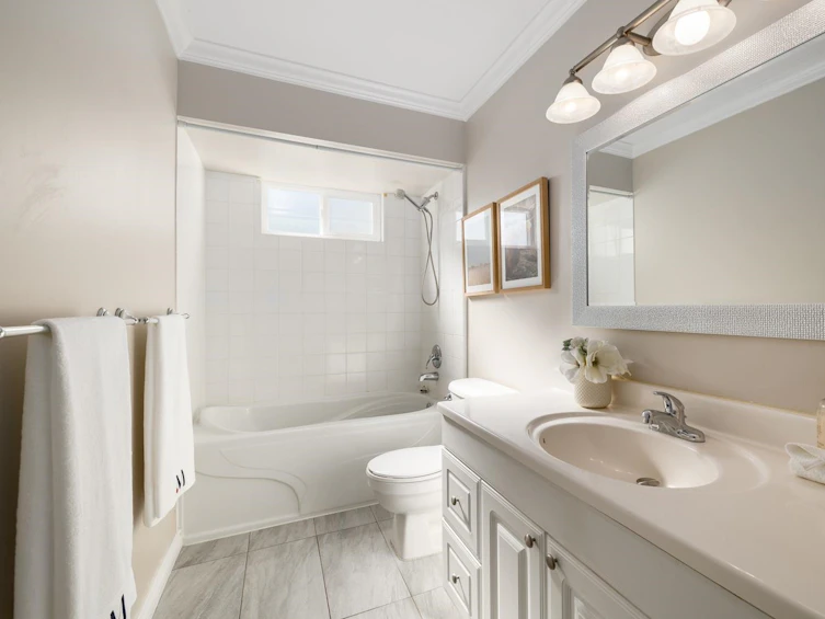 12612 26 Avenue, Surrey, BC, V4A 5R7 - 12