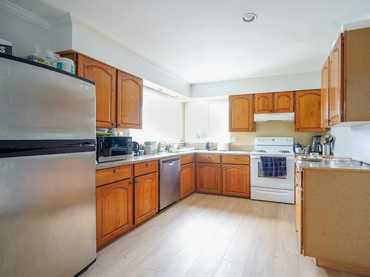 10381 Main Street, Delta, BC, V4C 2P3 - 5