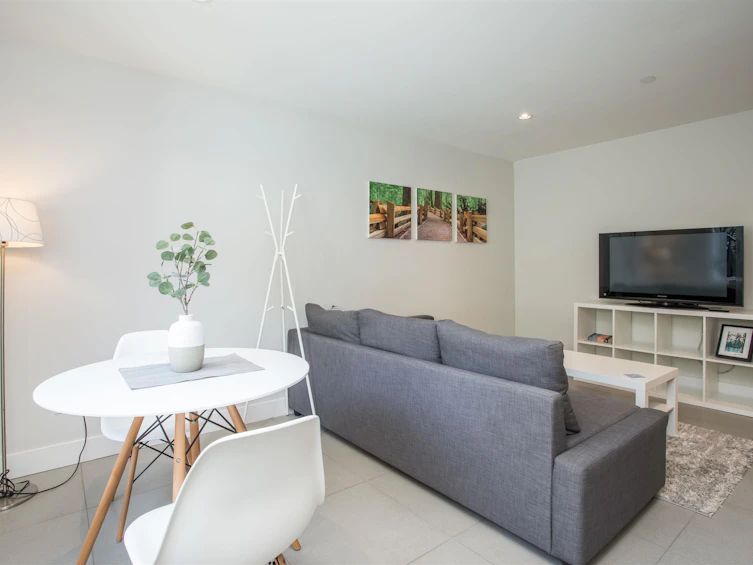 332 E 8th Street, North Vancouver, BC, V7L 1Z3 - 32