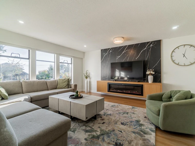 13249 14a Avenue, Surrey BC V4A 1J2