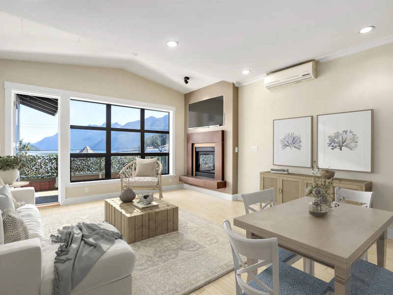 202 - 6688 Royal Avenue, West Vancouver BC