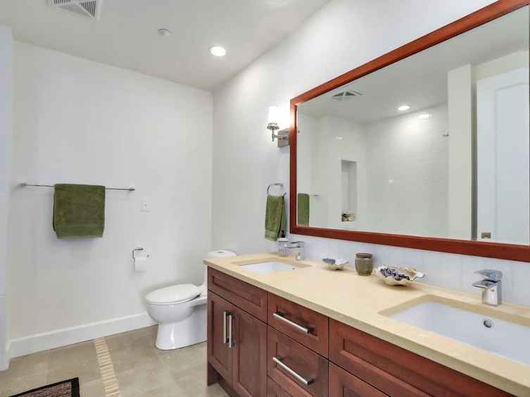 202-6688 Royal Avenue, West Vancouver, BC, V7W 2B8 - 10