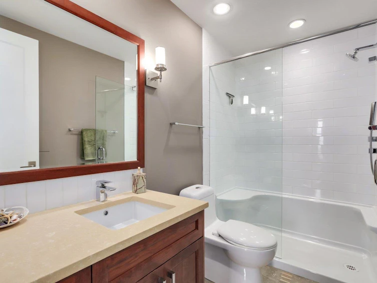 202-6688 Royal Avenue, West Vancouver, BC, V7W 2B8 - 12