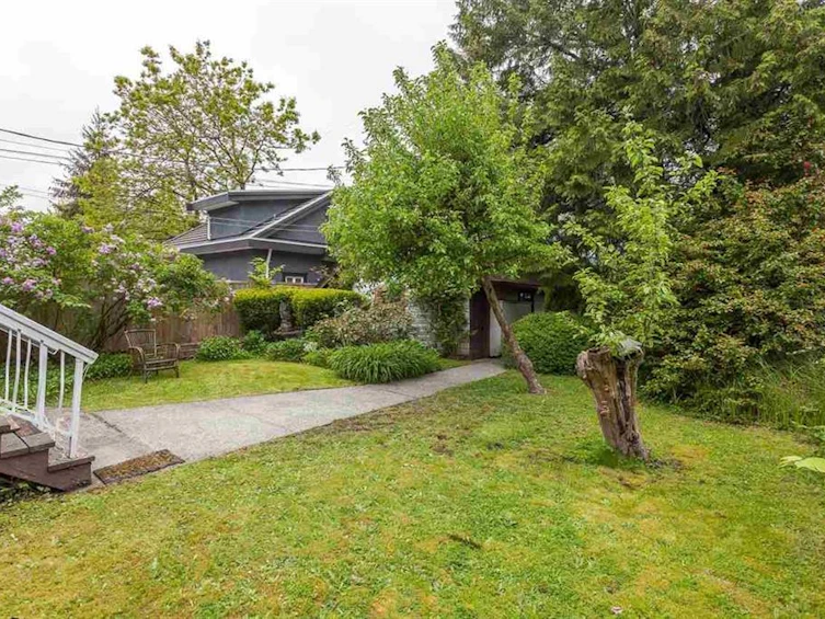 3135 W 13th Avenue, Vancouver, BC, V6K 2V4 - 3