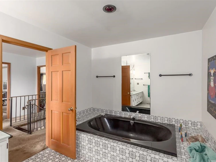 3135 W 13th Avenue, Vancouver, BC, V6K 2V4 - 5