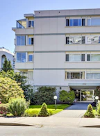 404 1750 Esquimalt Avenue