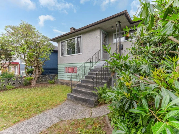 3484 East 25th Avenue, Vancouver, BC, V5R 1K1 - 4