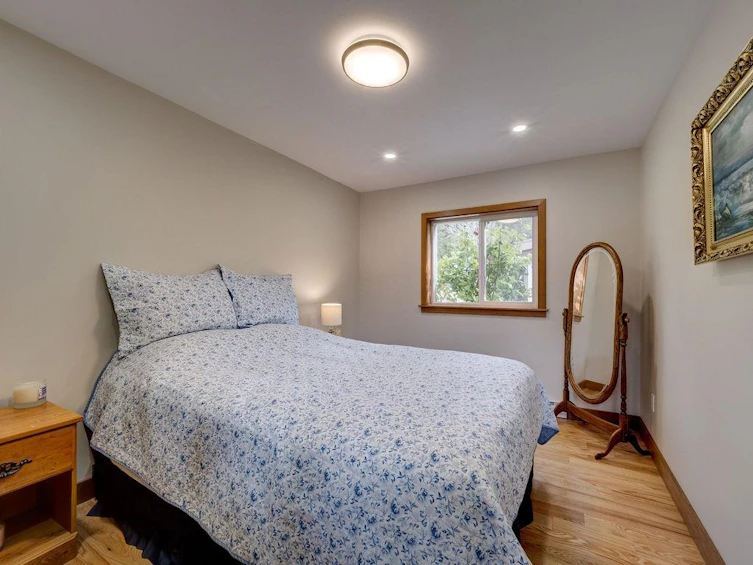 10054 Wescan Road, Halfmoon Bay, BC, V7Z 1G4 - 10