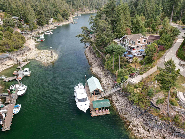 10054 Wescan Road, Halfmoon Bay, BC, V7Z 1G4 - 32