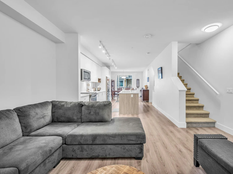 136-9718 161a, Surrey, BC, V4N 6S7 - 6