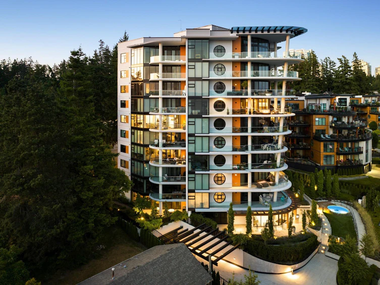 701-14825 Thrift, Surrey, BC, V4B 2J6 - 3